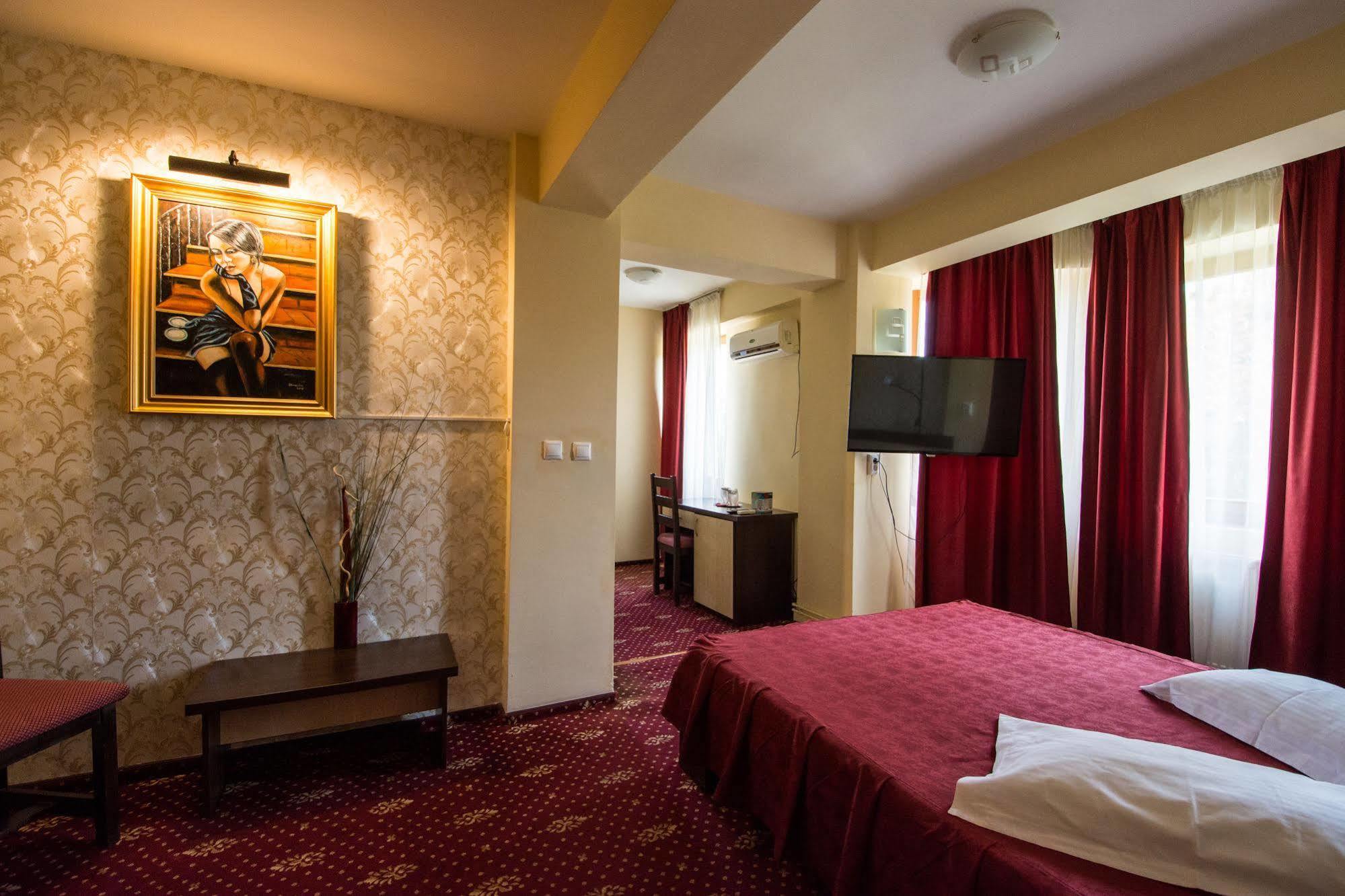 Hotel Tudor Ploiesti Luaran gambar