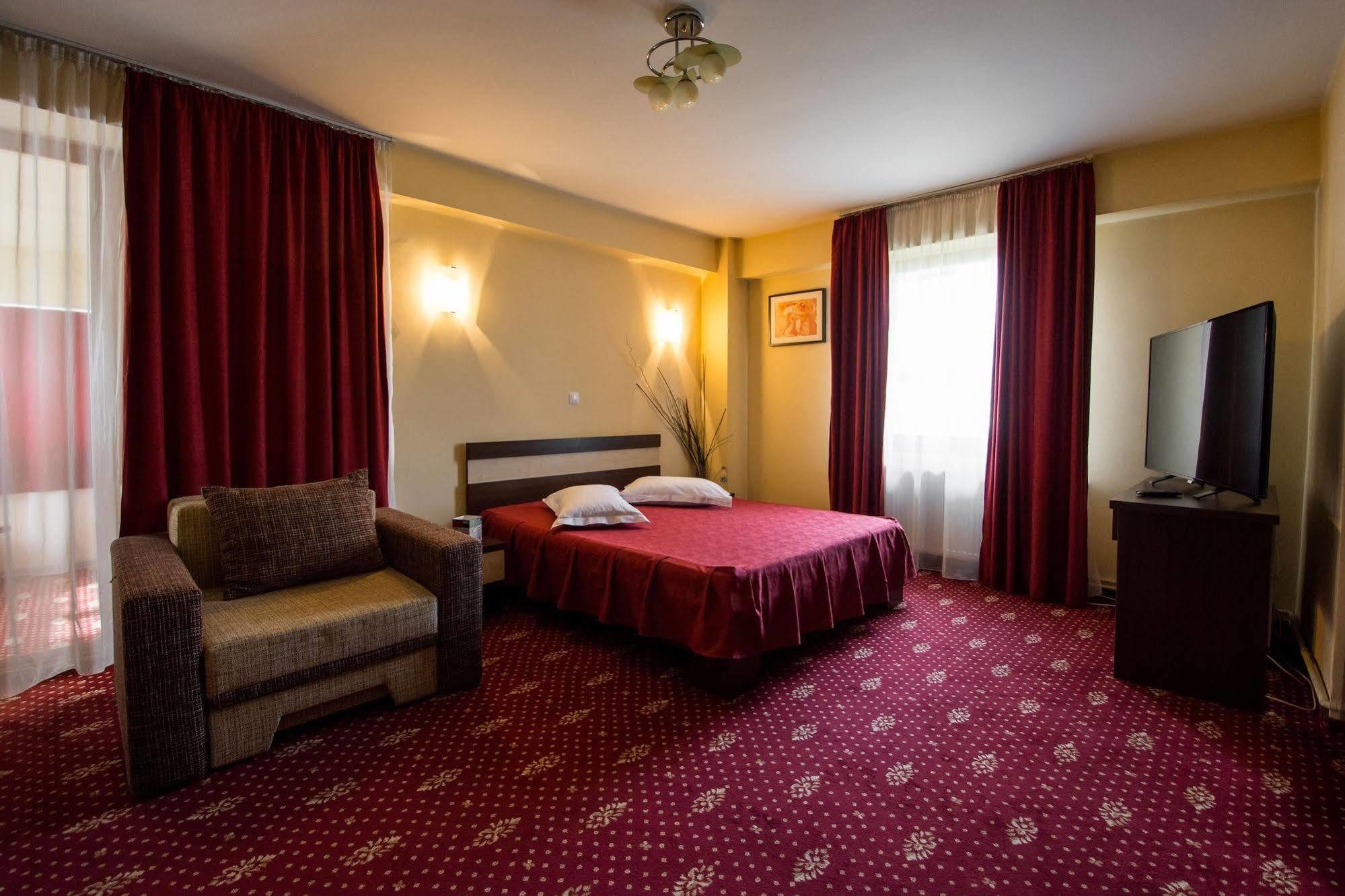 Hotel Tudor Ploiesti Luaran gambar