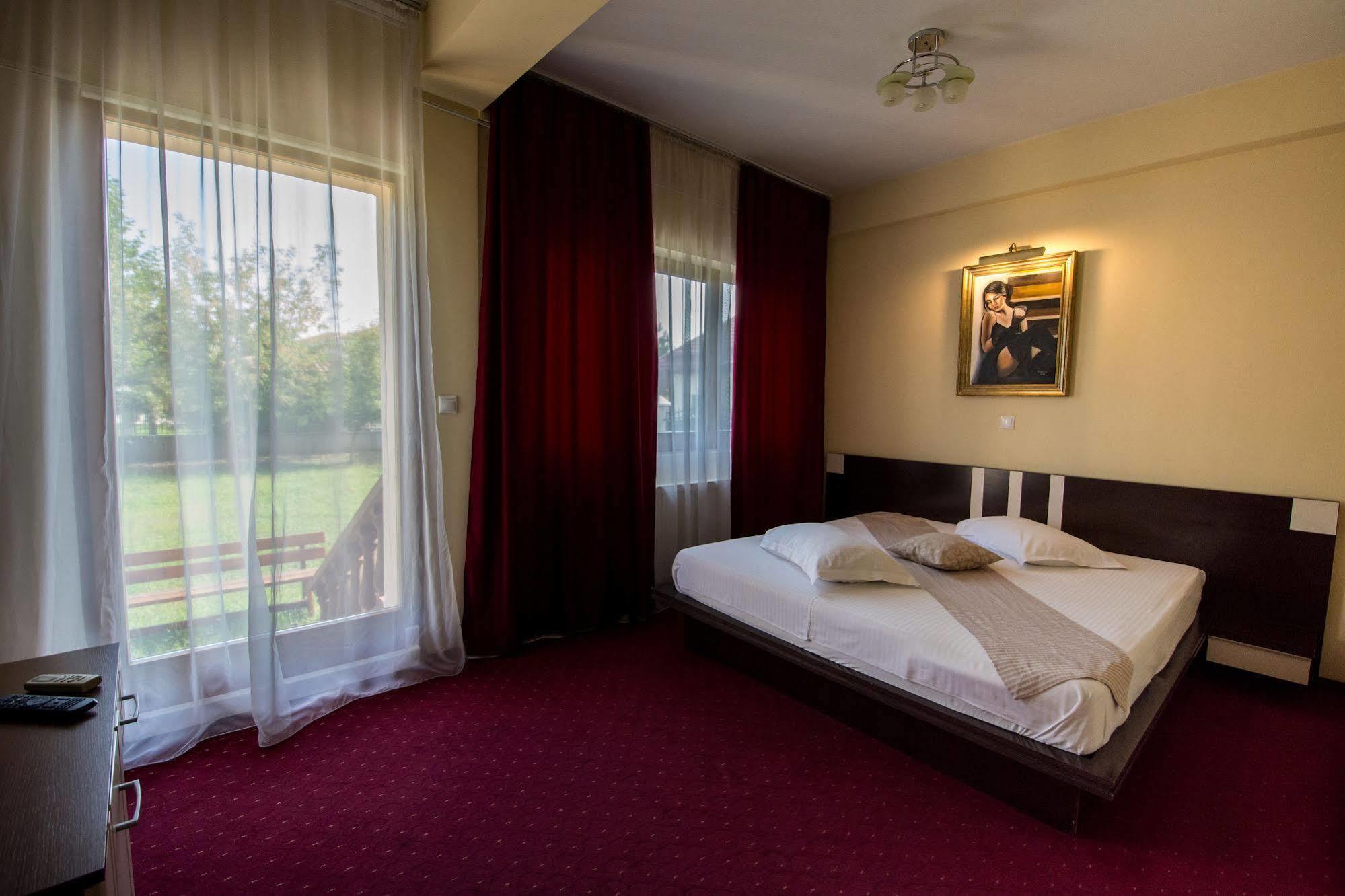 Hotel Tudor Ploiesti Luaran gambar