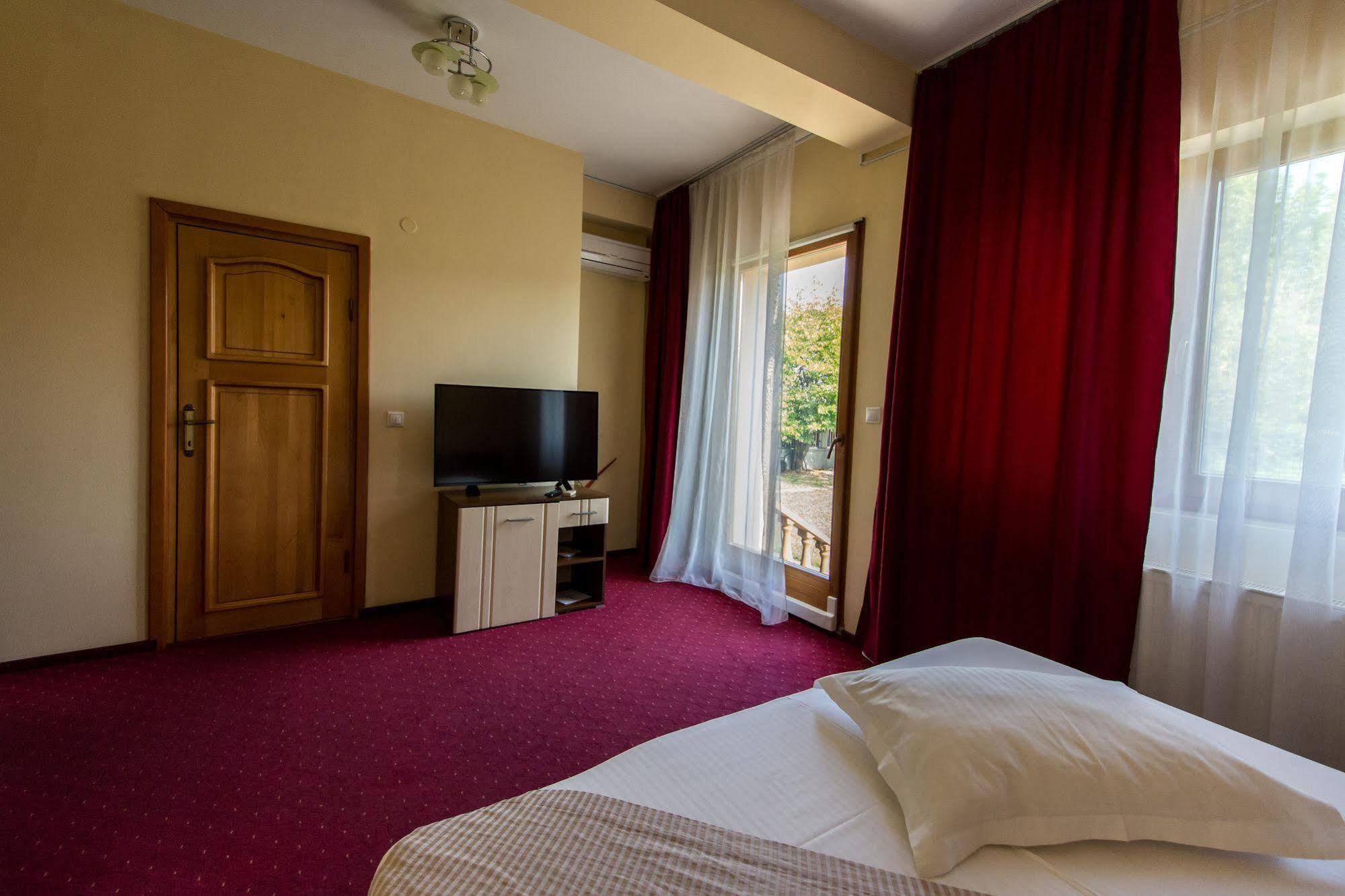 Hotel Tudor Ploiesti Luaran gambar